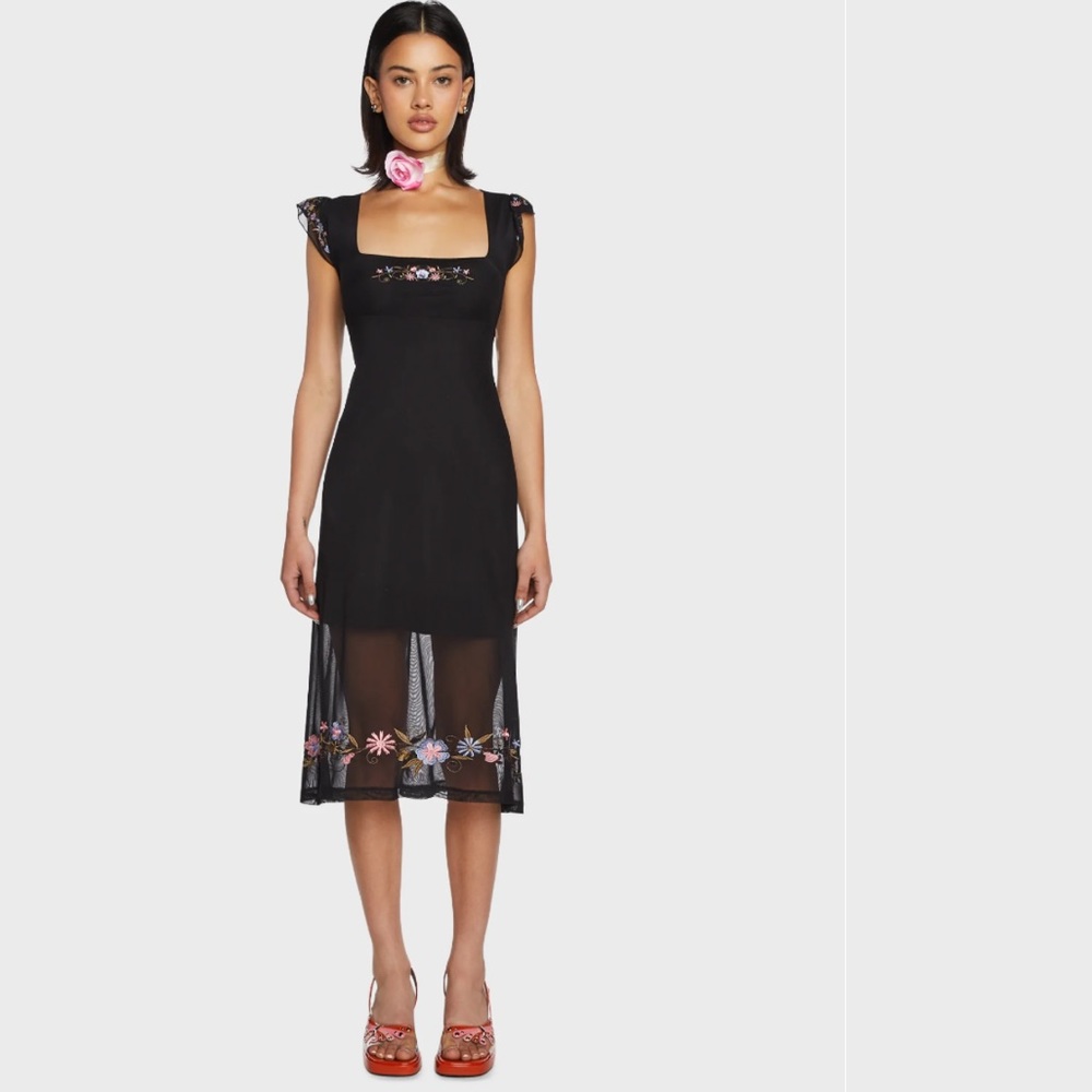 Black mesh with flower embroidery, very stretchy